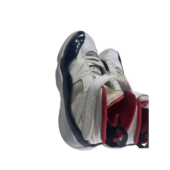 Nike Air Jordan Jumpman 2 Trey Basketball‎ Shoes Size 1Y YWhite/Black/Red - Picture 4 of 8